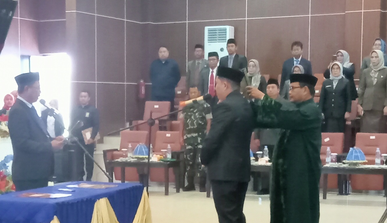 Pelantikan Anggota DPRD PAW, Santa yang menggantikan Abd Malik Ballako